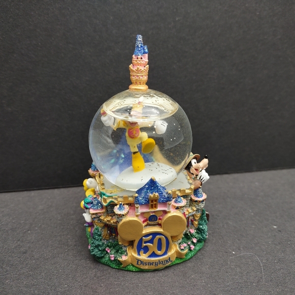 Disney Mickey Mouse & Friends "50th Anniversary Disneyland" 2005 Snow Globe - Picture 14 of 16